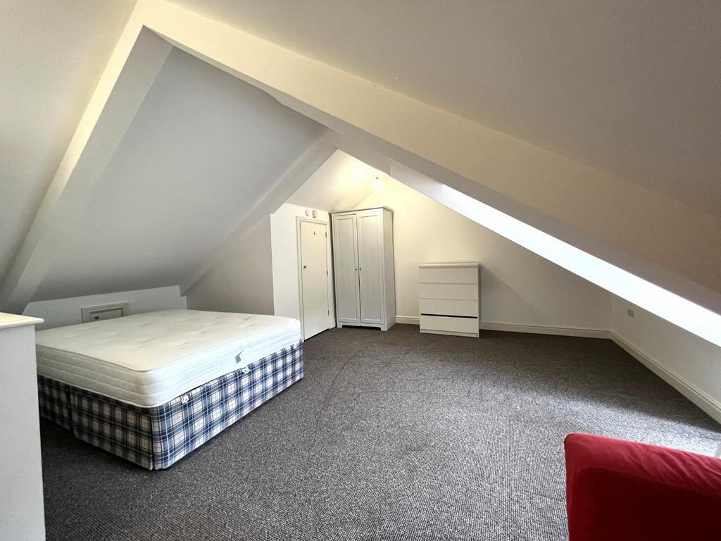 Bedroom 5 2.JPG