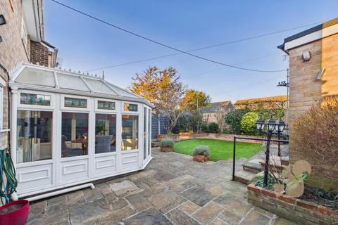 3 bedroom end of terrace house for sale, Forest Road, Colchester