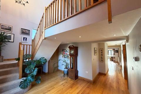4 bedroom detached house for sale, Hall Close, Bedford