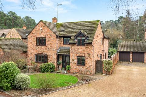 4 bedroom detached house for sale, Holmbury Avenue, Berkshire RG45