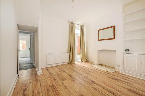 1 bedroom apartment to rent, Harbut Road, SW11