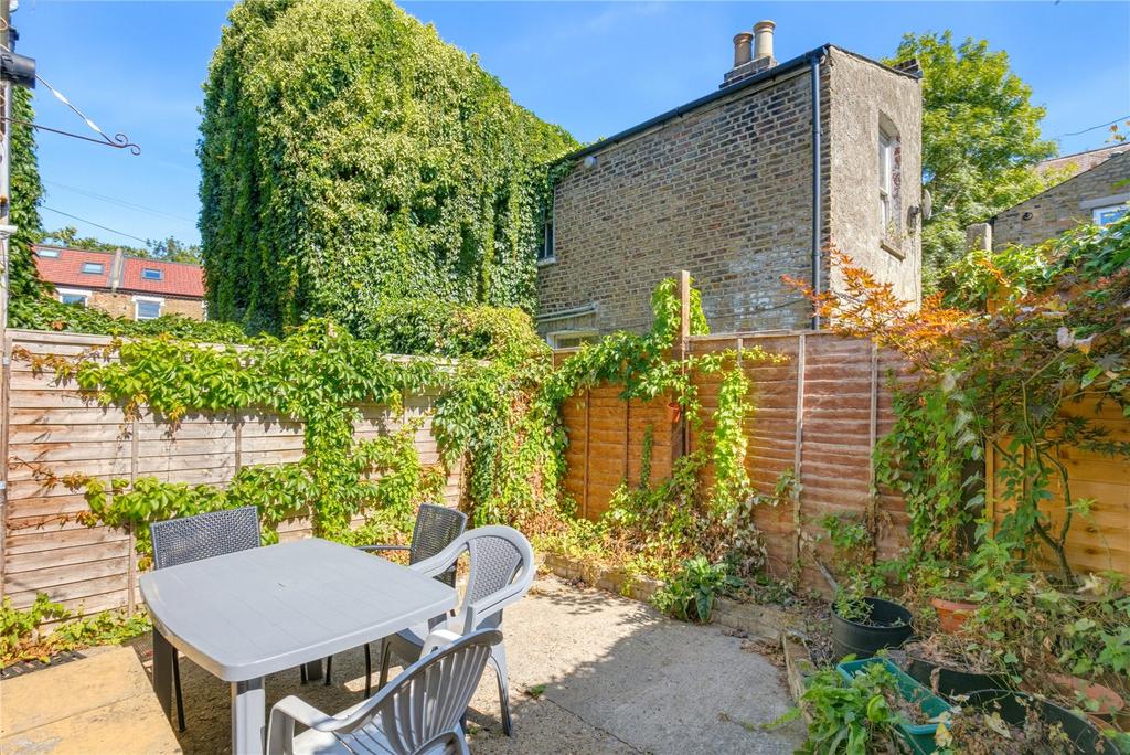 Apartment in London - More