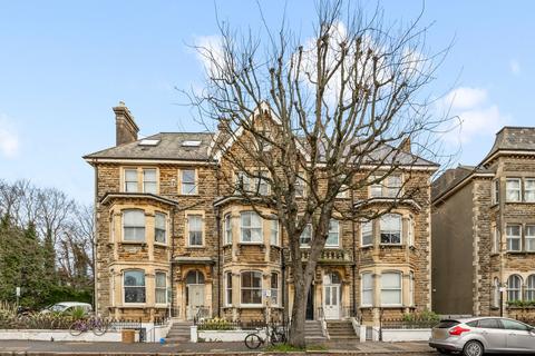 2 bedroom flat for sale, Cromwell Road, Hove, BN3