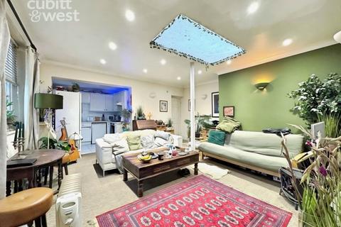 1 bedroom apartment to rent, Adelaide Crescent, Hove, BN3