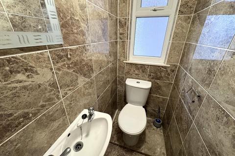 3 bedroom flat to rent, Treliever Road, Mabe Burnthouse, Penryn
