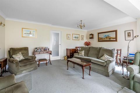 3 bedroom end of terrace house for sale, Holmwood Close, Cheam, SM2