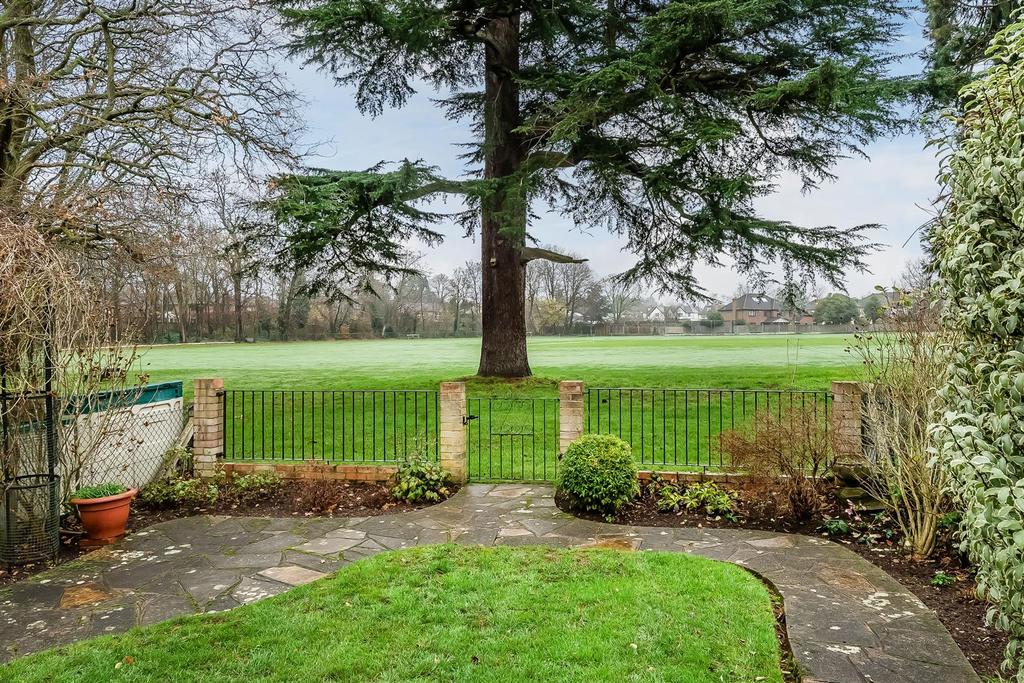 7-Holmwood-Close-20.jpg