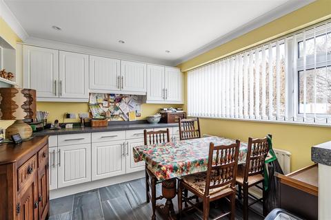 3 bedroom end of terrace house for sale, Holmwood Close, Cheam, SM2