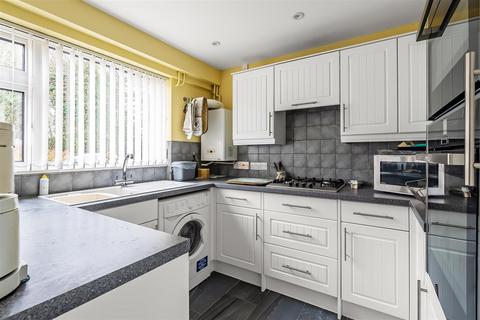 3 bedroom end of terrace house for sale, Holmwood Close, Cheam, SM2