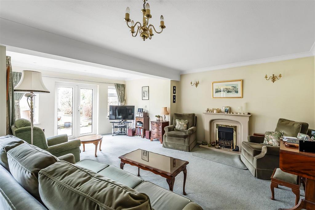 7-Holmwood-Close-11.jpg
