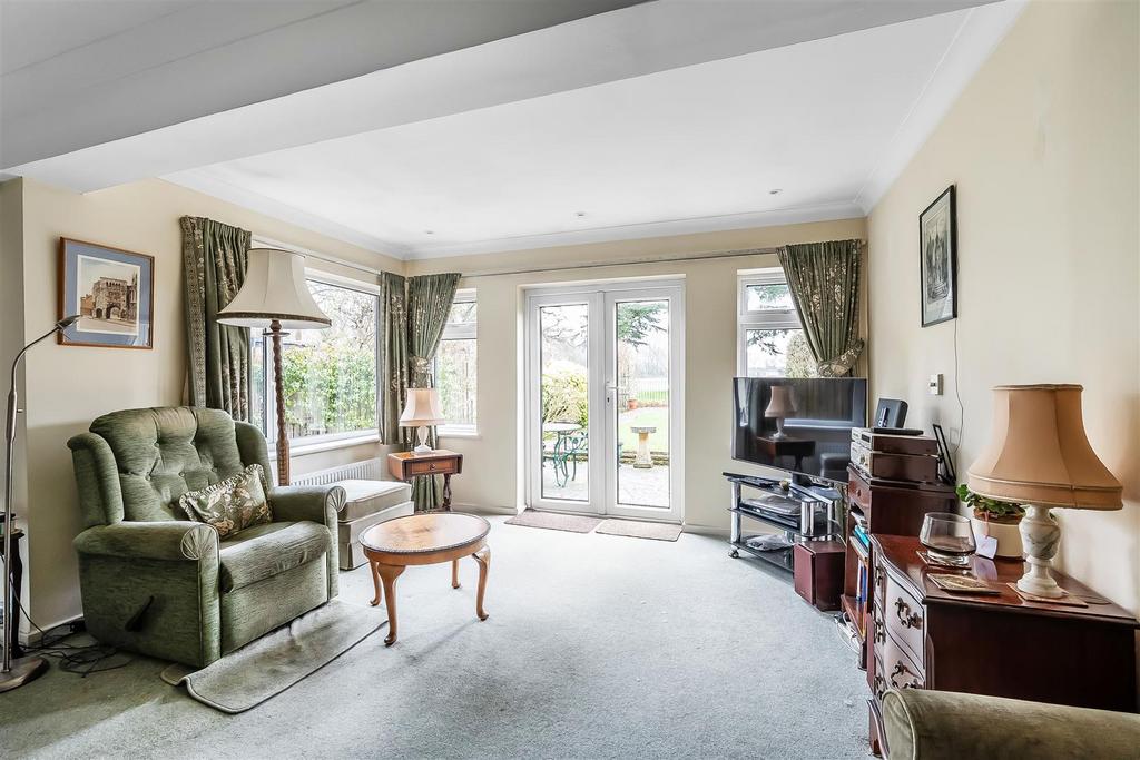 7-Holmwood-Close-12.jpg