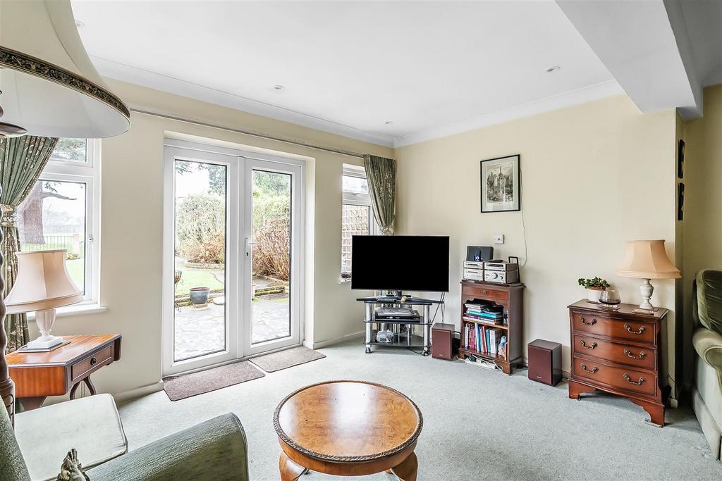 7-Holmwood-Close-13.jpg