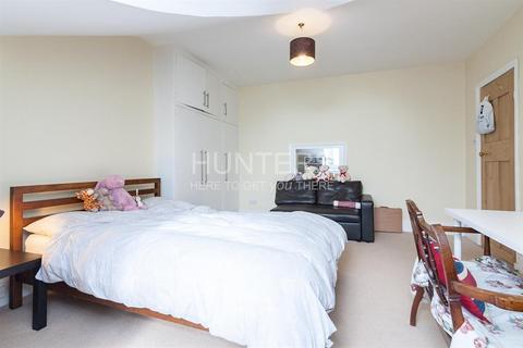 2 bedroom flat for sale, Cavendish Road, Brondesbury, London, NW6