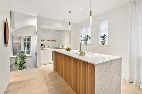 3 bedroom apartment for sale, De Walden Street, London, W1G