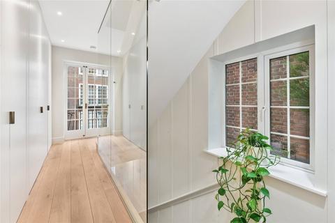 3 bedroom apartment for sale, De Walden Street, London, W1G