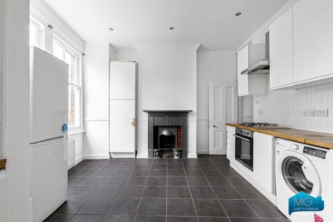 2 bedroom maisonette to rent, Alexandra Gardens, Muswell Hill, London, N10