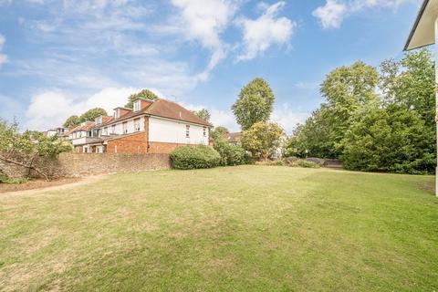 1 bedroom flat for sale, Ellesmere Road, East Twickenham TW1