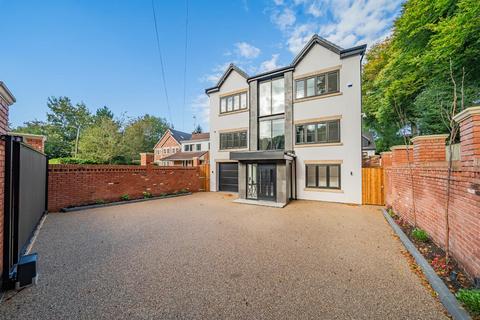 4 bedroom detached house to rent, Chatsworth Road, Worsley