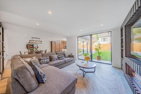4 bedroom detached house to rent, Chatsworth Road, Worsley