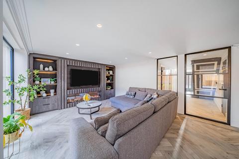 4 bedroom detached house to rent, Chatsworth Road, Worsley