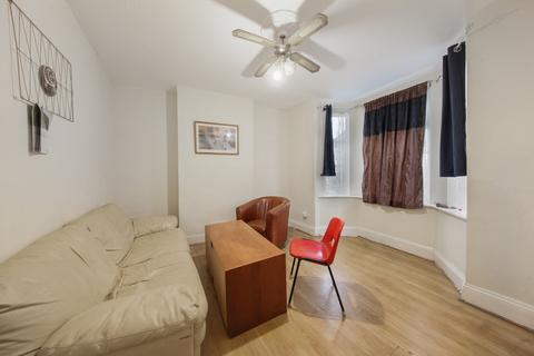 3 bedroom terraced house for sale, Whitehorse Road, Thornton Heath, CR7