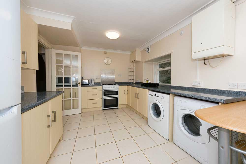 Kitchen2.jpg