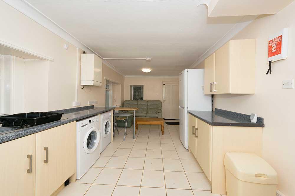 Kitchen1.jpg