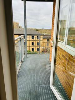 2 bedroom flat to rent, Heritage Avenue, London NW9