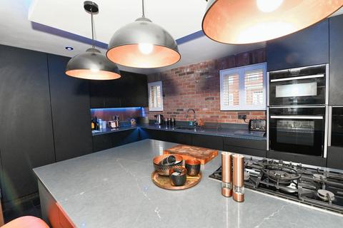 4 bedroom detached house for sale, Sillavan Close, Swinton, M27