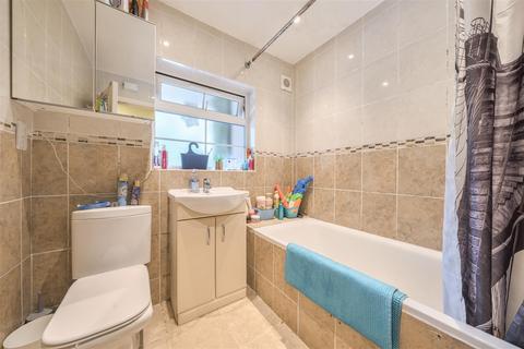 2 bedroom apartment for sale, Wilmer Crescent, Kingston Upon Thames KT2