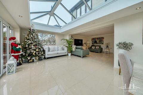 4 bedroom detached house for sale, Goodwood Avenue, Brentwood