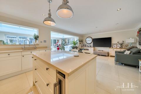4 bedroom detached house for sale, Goodwood Avenue, Brentwood