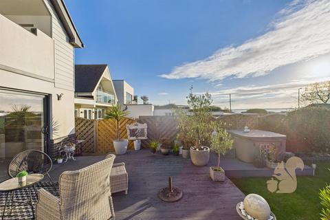 4 bedroom detached house for sale, Fairhaven Avenue, Colchester CO5