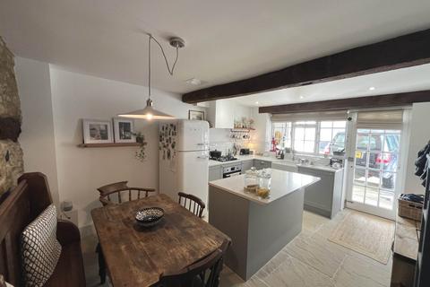 2 bedroom end of terrace house to rent, Kings Head Mews, Chipping Norton