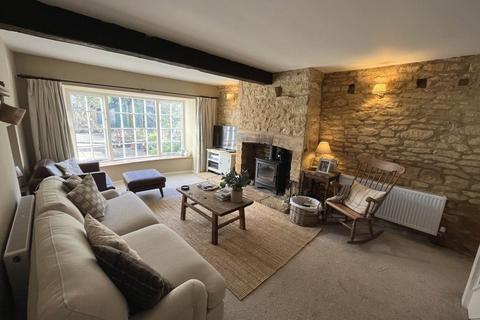 2 bedroom end of terrace house to rent, Kings Head Mews, Chipping Norton