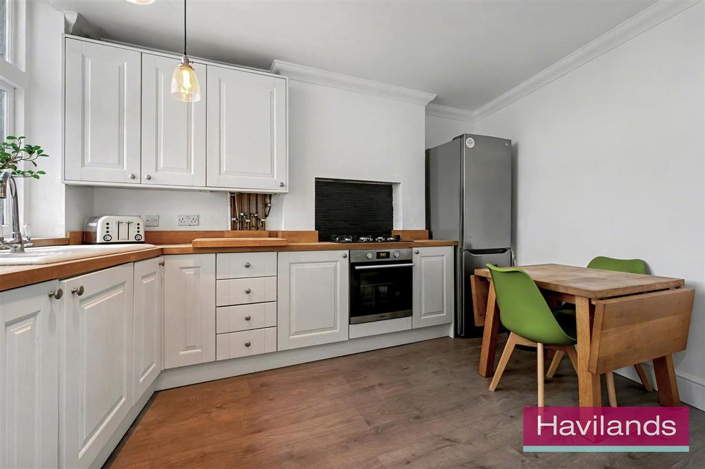Flat 21 A, The Grangeway N21 2 HD-10.jpg