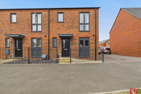 3 bedroom end of terrace house to rent, Silver Birch Avenue, Dunstable LU5