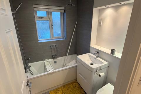 1 bedroom end of terrace house to rent, Alder Close, Cippenham, Slough, SL1 5DQ