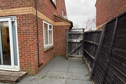 1 bedroom end of terrace house to rent, Alder Close, Cippenham, Slough, SL1 5DQ