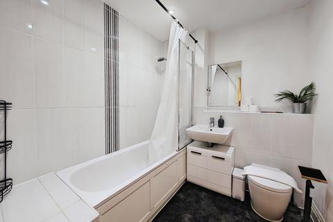 3 bedroom house for sale, Meyers Close, Slough