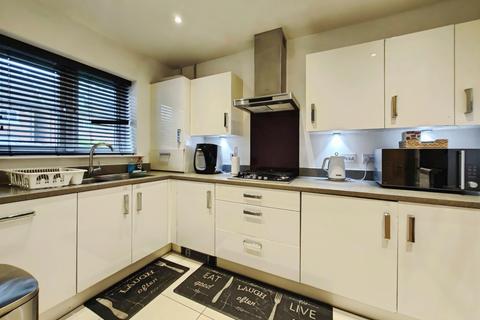 3 bedroom house for sale, Meyers Close, Slough