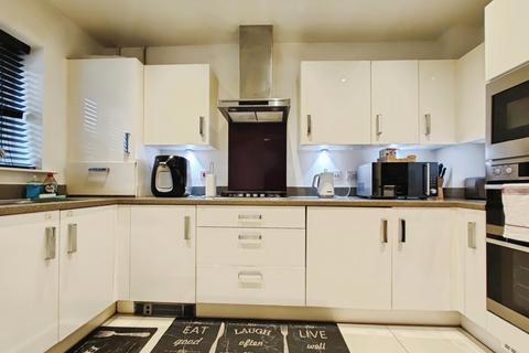 3 bedroom house for sale, Meyers Close, Slough