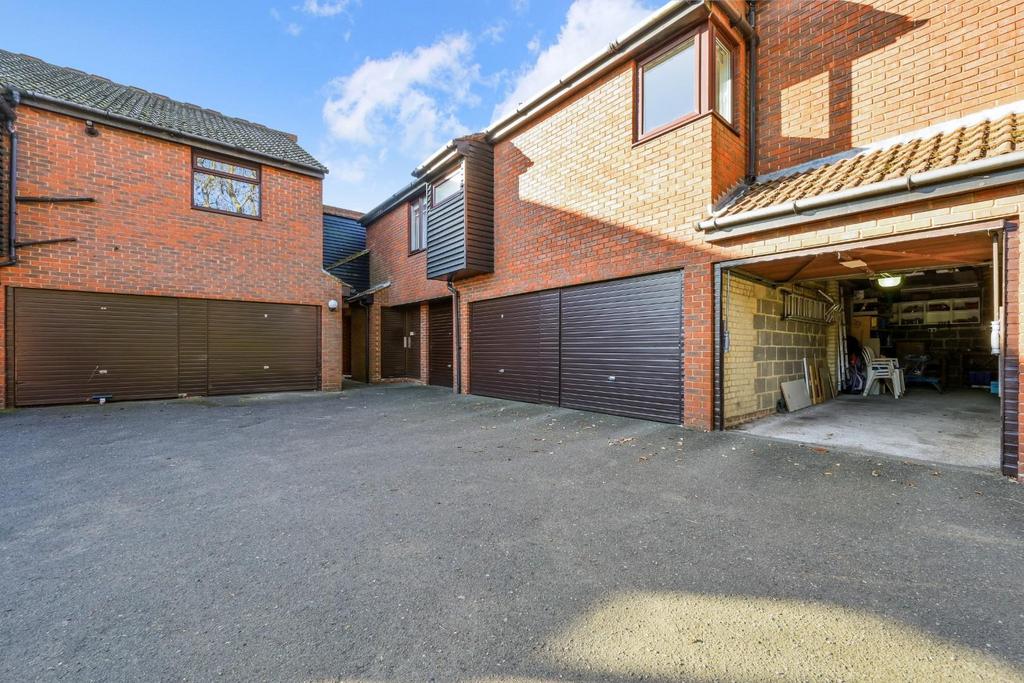 Heathwood court