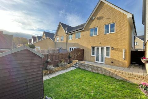 3 bedroom end of terrace house for sale, Isles Quarry Road, Sevenoaks TN15