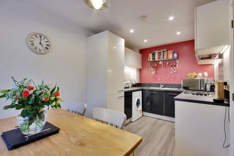 3 bedroom end of terrace house for sale, Isles Quarry Road, Sevenoaks TN15