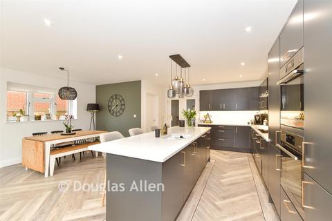 5 bedroom semi-detached house for sale, Norsey View Drive, Billericay CM12