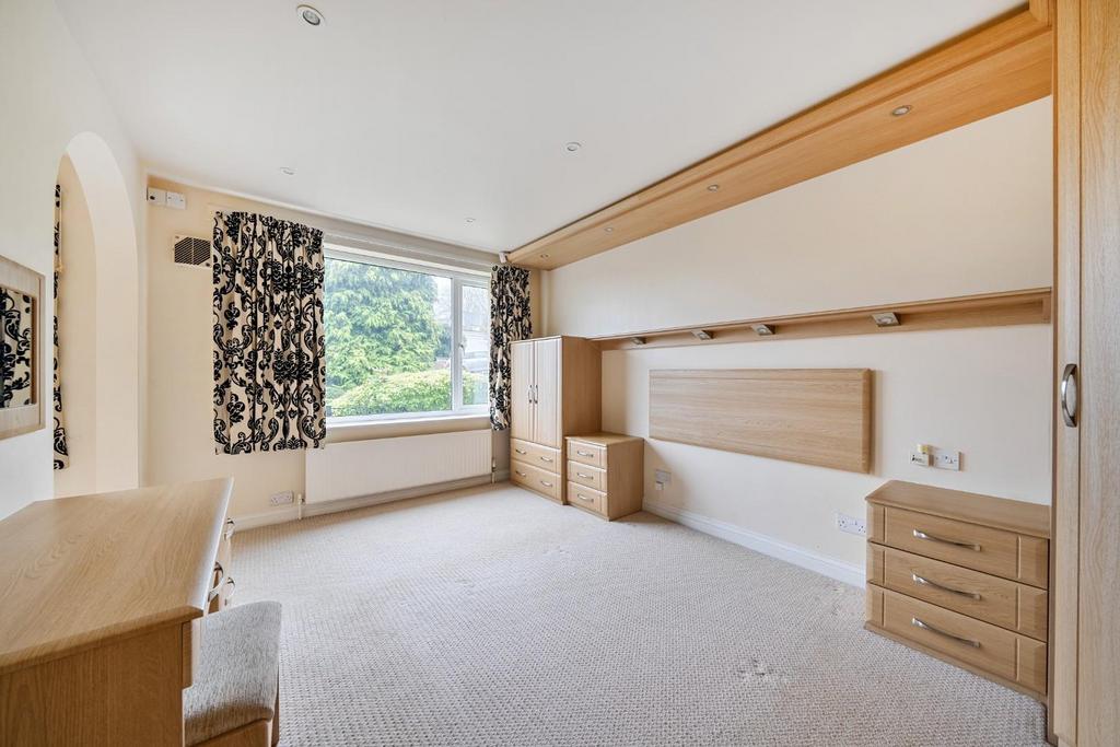 Principle bedroom 3.jpg