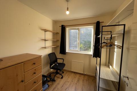 2 bedroom apartment to rent, Love Walk, Camberwell, London, SE5
