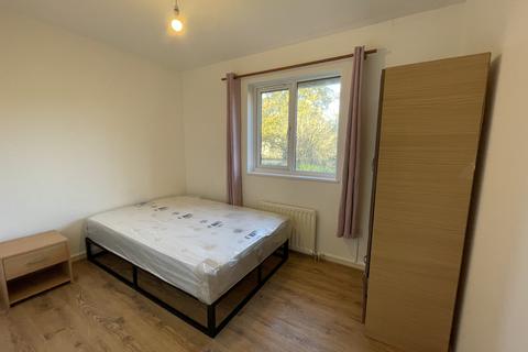 2 bedroom apartment to rent, Love Walk, Camberwell, London, SE5