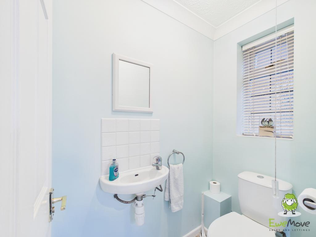 Ewe Move Estate Agents Basingstoke - Wood Close - C